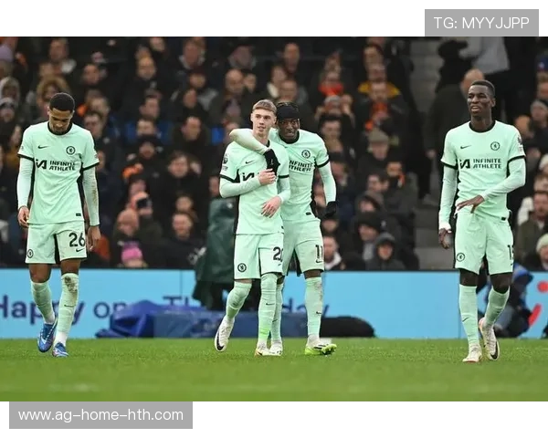 切尔西边路传中与无球跑动训练:打造攻防一体的边路战术革新 切尔西边路传中与无球跑动训练:打造攻防一体的边路战术革新