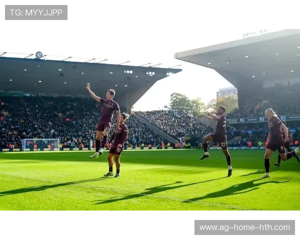曼城斯通斯位置变化训练更流畅—打造全方位防守机器 曼城斯通斯位置变化训练更流畅—打造全方位防守机器