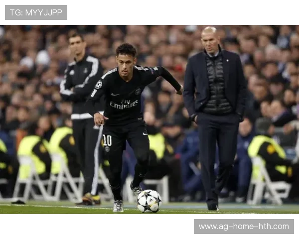 维尼修斯变向突破如闪电,皇马边线节奏难以防守 维尼修斯变向突破如闪电,皇马边线节奏难以防守