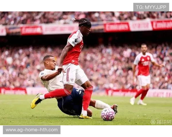 拜仁边路的深度插上将防线彻底拉扯开