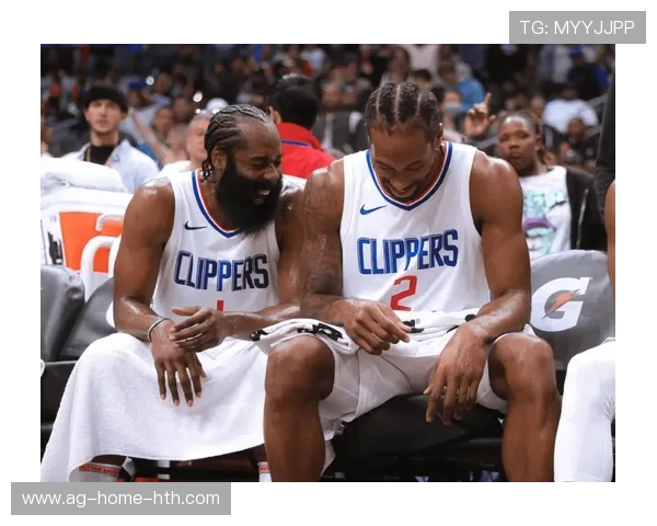 伦纳德外线站稳三分,快船最终赢得比赛 伦纳德外线站稳三分,快船最终赢得比赛